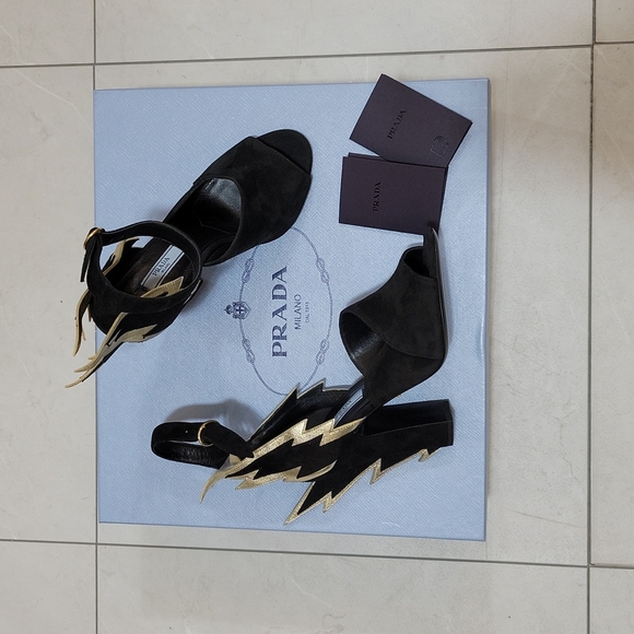 Prada - Picture 5 of 10